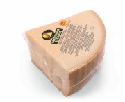 Parmigiano reggiano 24 hónapig érlelt olasz parmezán sajt negyedelt 4,75kg
